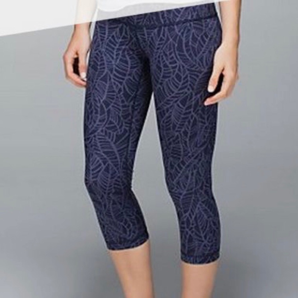 EUC Dark Gray Leaf Lululemon Crops